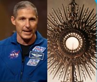 Bővebben: Az űrhajós története, aki az Eucharisztiát az űrbe vitte!